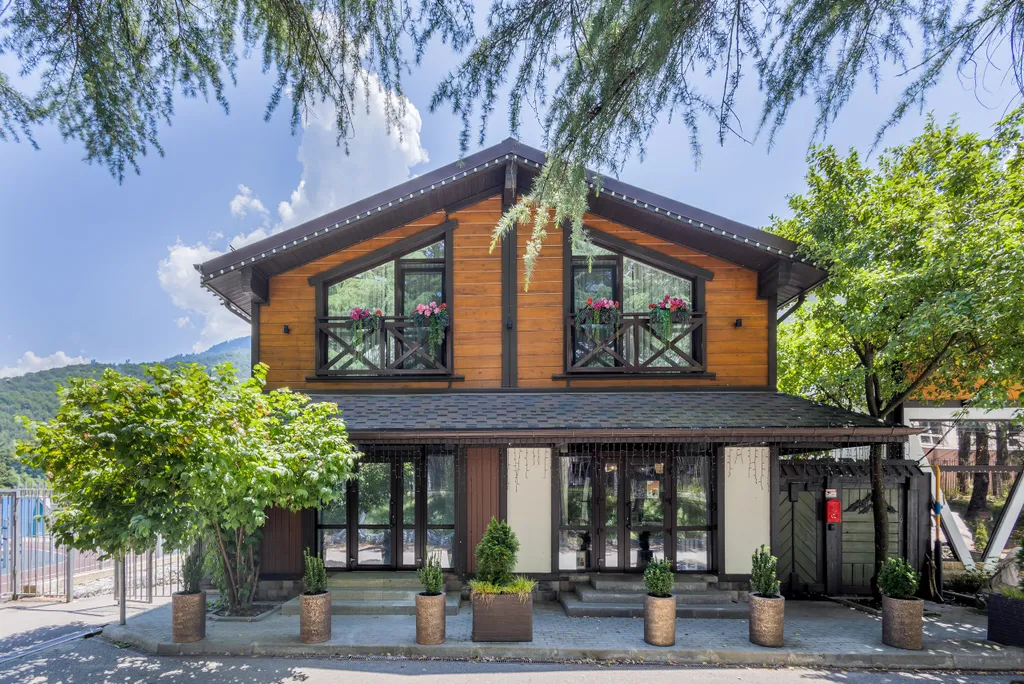 Коттедж Дом у сквера в центре Поляны — аренда посуточно в Красная Поляна