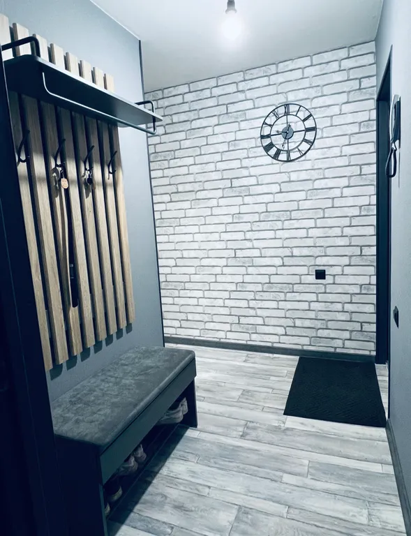 Серый лофт на силуэте