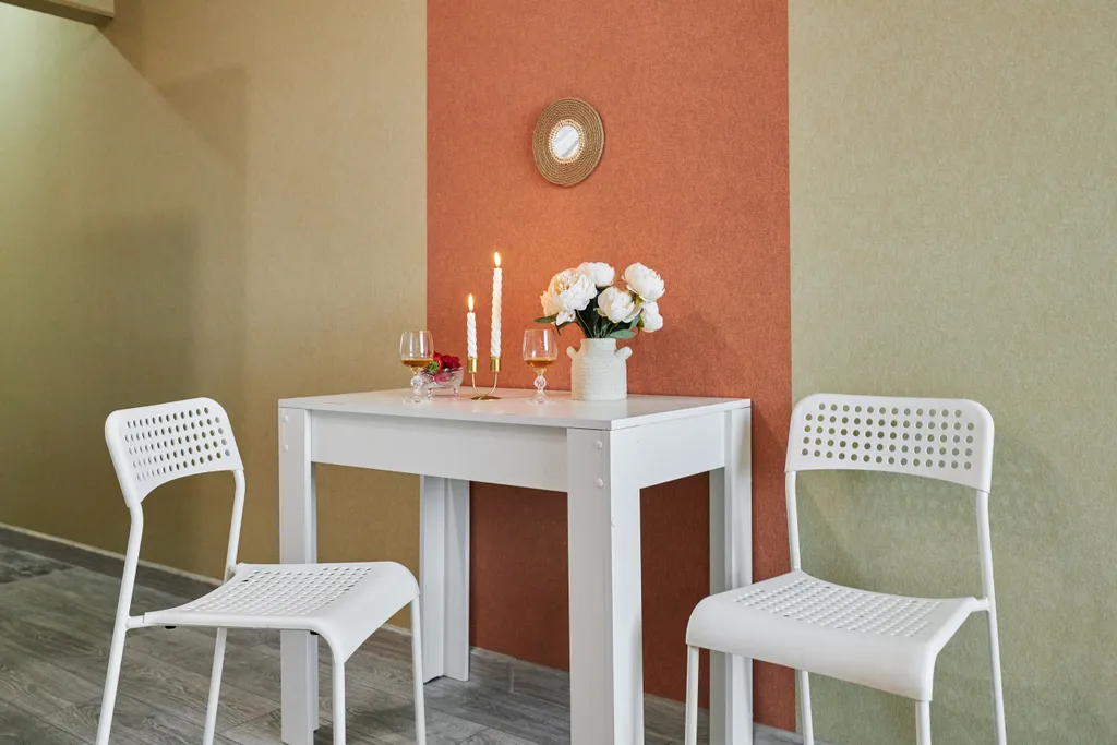 Студия у ЖД вокзала, в центре города