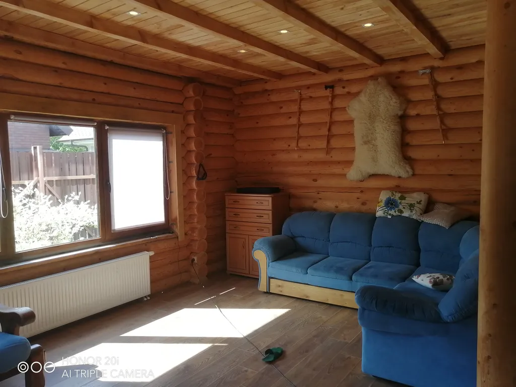 Дом из дерева у моря