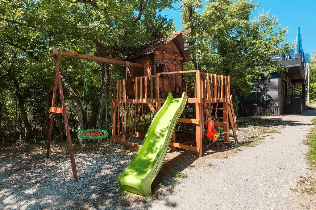 Панорамные апартаменты делюкс с террасой и видом на парк