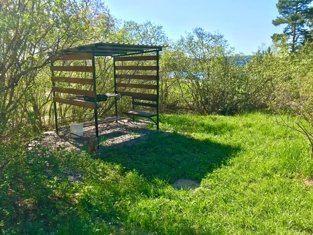 Дом на скале с видом на залив