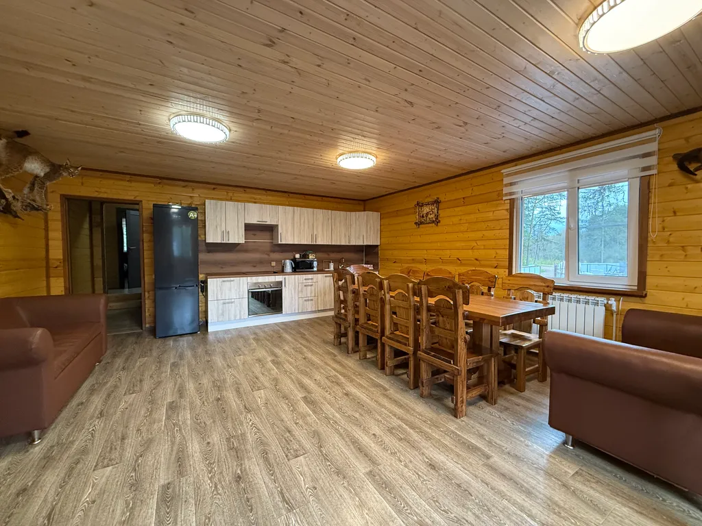 Дом на берегу речки