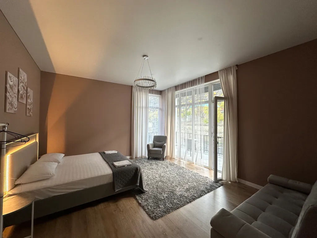 Второй этаж панорамного дома среди вершин