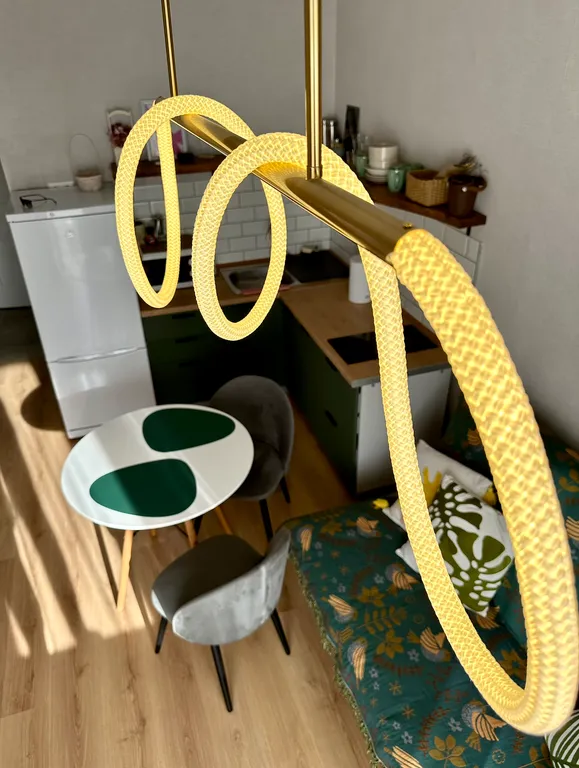 Солнечная квартира в центре города с видом на гору