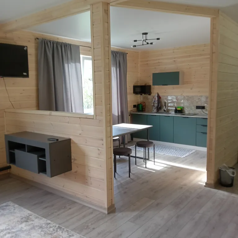 Уютный дом в саду