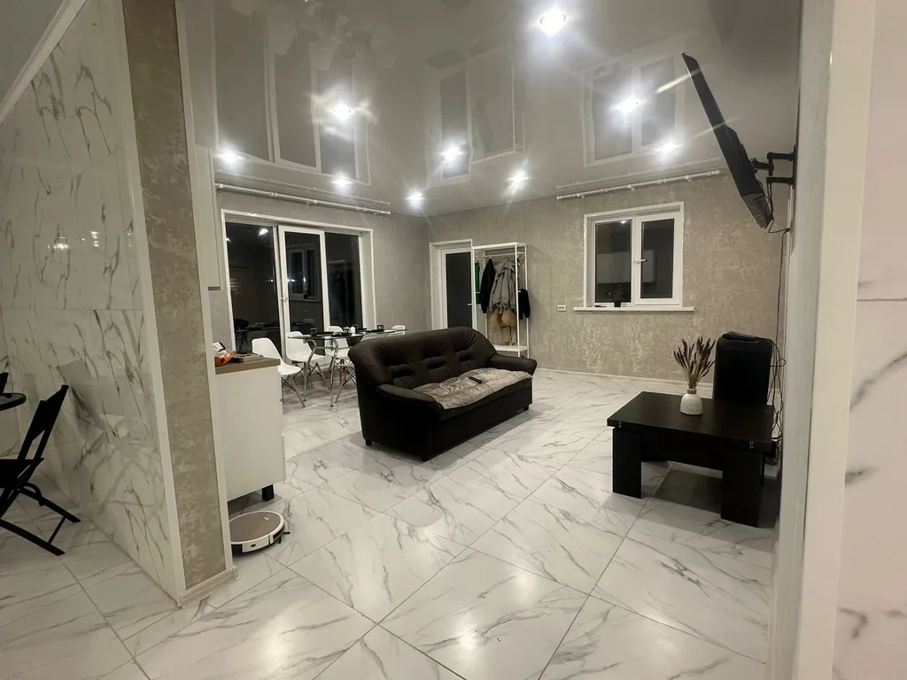 Дом с теплым бассейном и баней