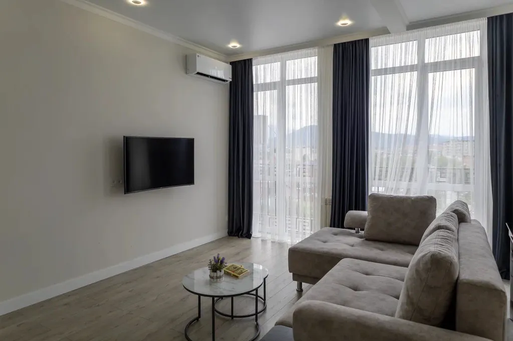 Уютная квартира в центре города с видом на горы