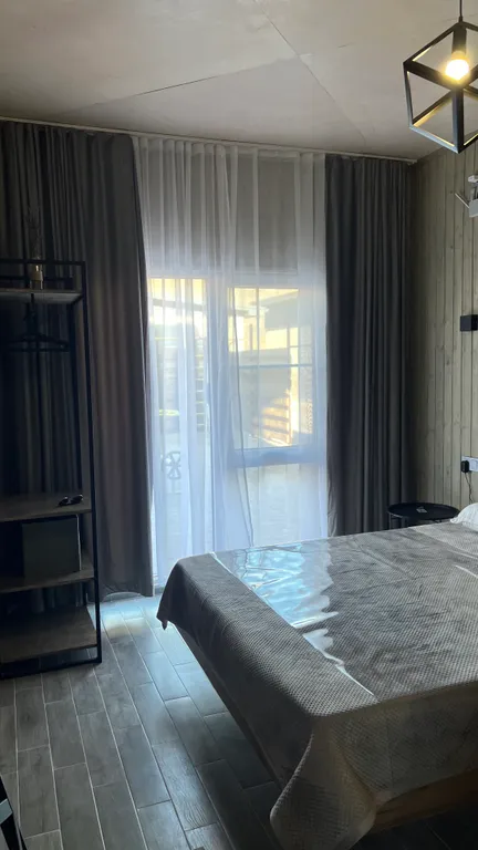 Вилла с бассейном на берегу реки