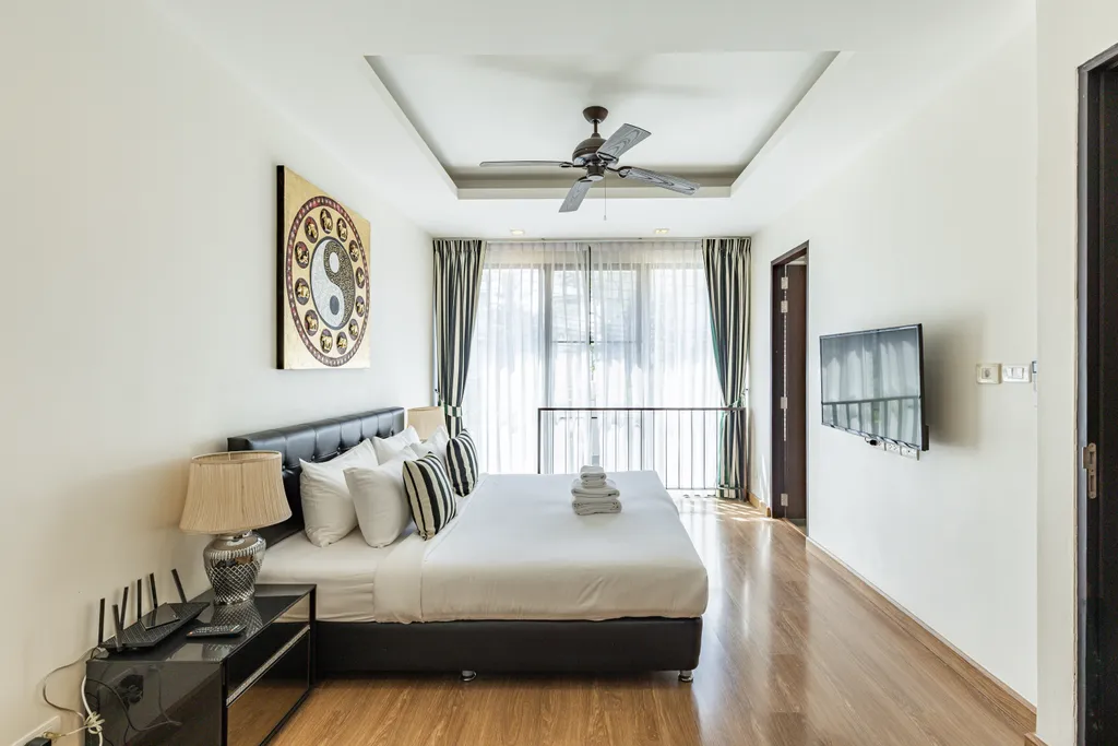 Awesome 3bd Townhouse with a patio