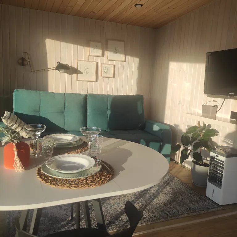 Уютный Сканди домик с видом на холмы, Баня с чаном