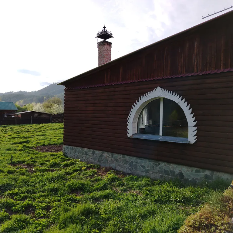 Глубинка Алтая, дом с камином на берегу реки