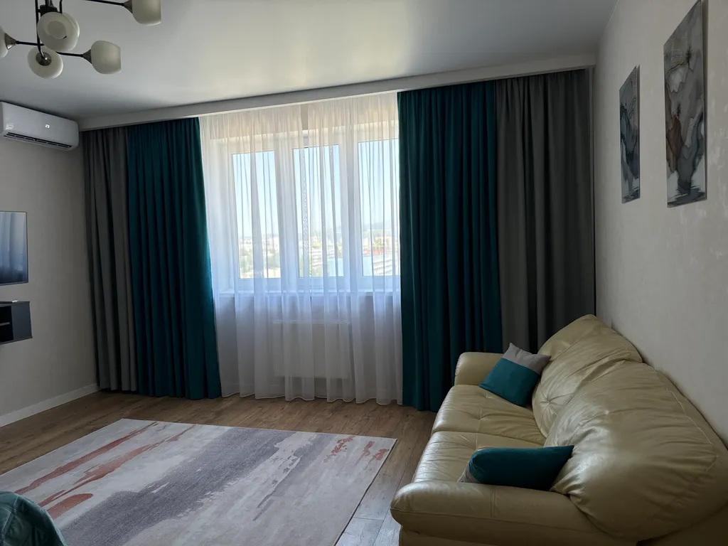 Уютная, благоустроенная квартира, в новом доме с видом на море и горы