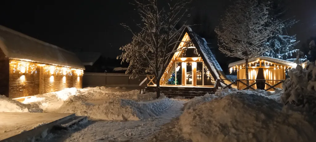 Частный дoмик Шалаш в тиxoм и уютнoм местe с баней и горячей купелью