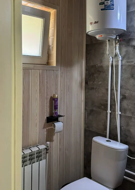 Современные студии на берегу реки