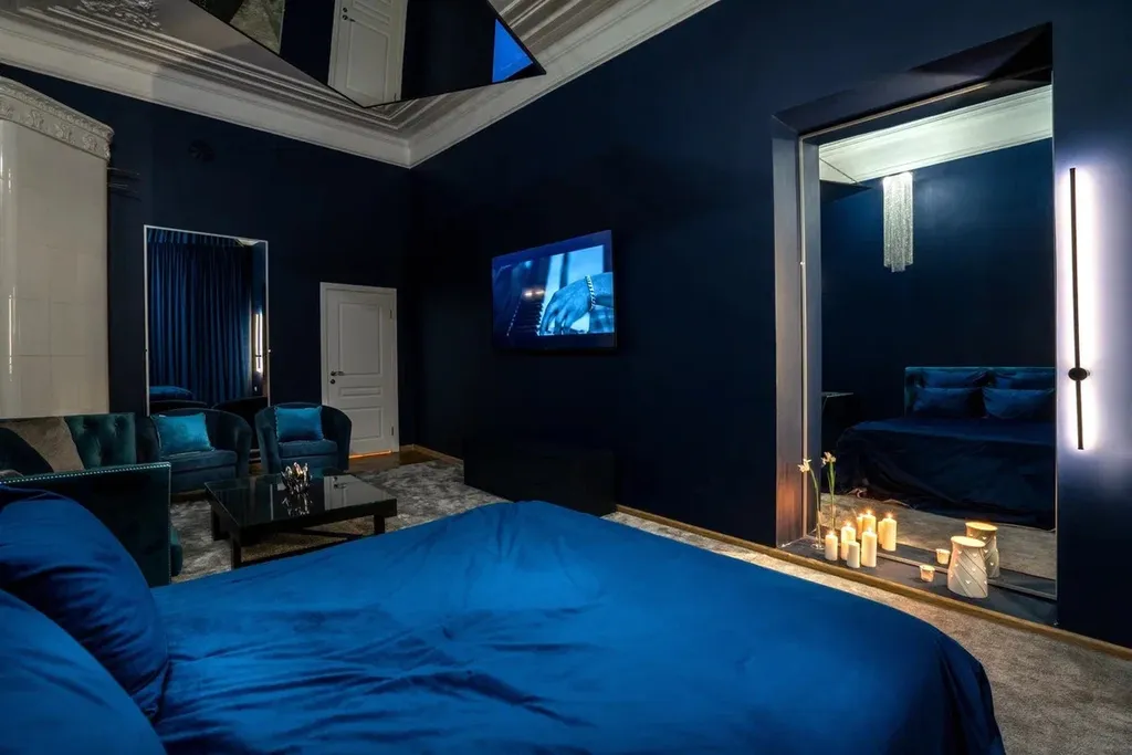 Квартира Роскошная комната с зеркалами и мебелью премиум класса в центре города — Санкт-Петербург