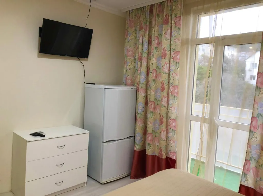 Стандартный номер с балконом с боковым видом на море