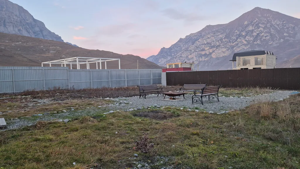 Домик с камином в горах