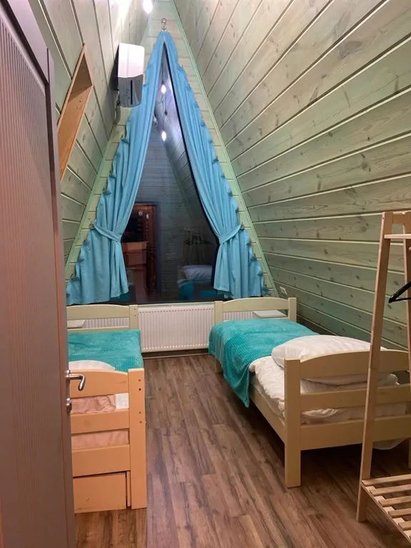 Большой дом a-frame в-небо с бассейном