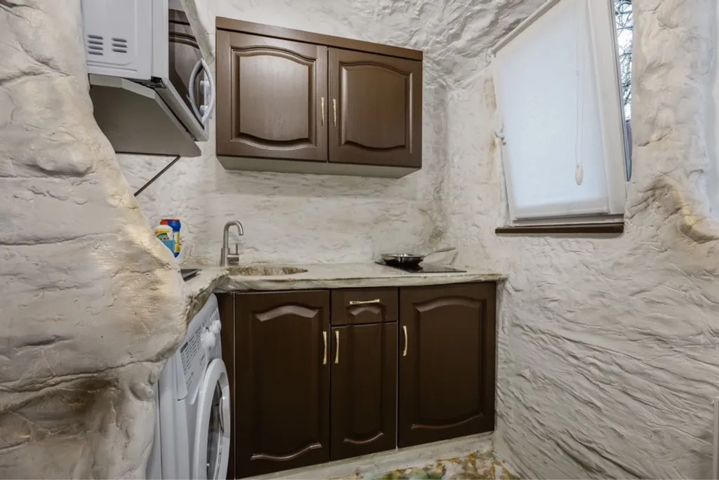 Студия № 6 Пещepа