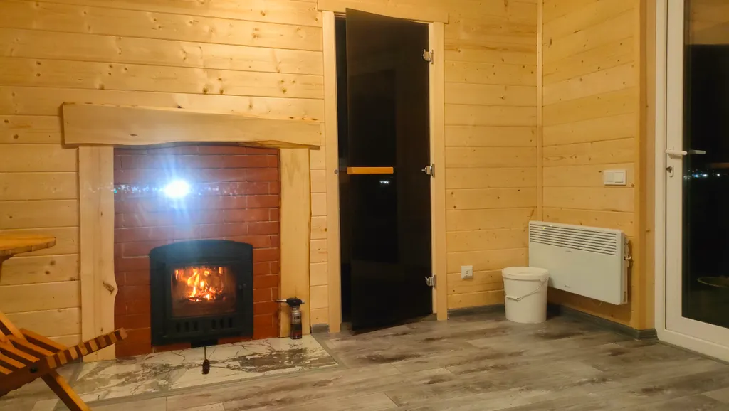 Уютный дом на берегу озера