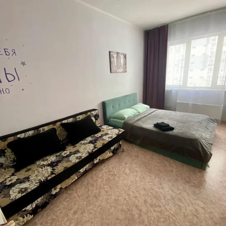 У Ледового дворца и областной больницы