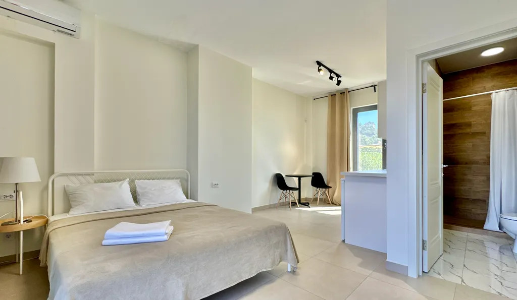 Часть дома с бассейном недалеко от моря Отрадное Ялта