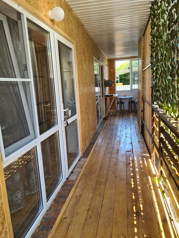 Часть дома с собственным двором около моря