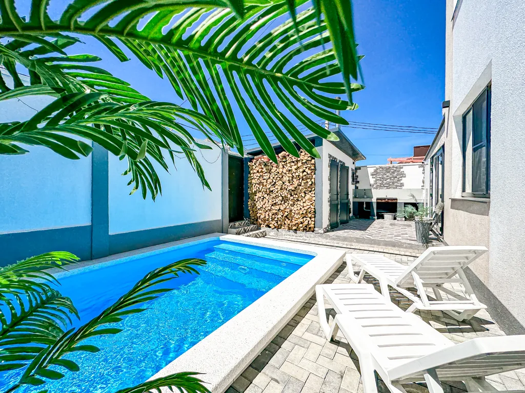 Коттедж 5-комнатный Дом — аренда посуточно в Геленджик