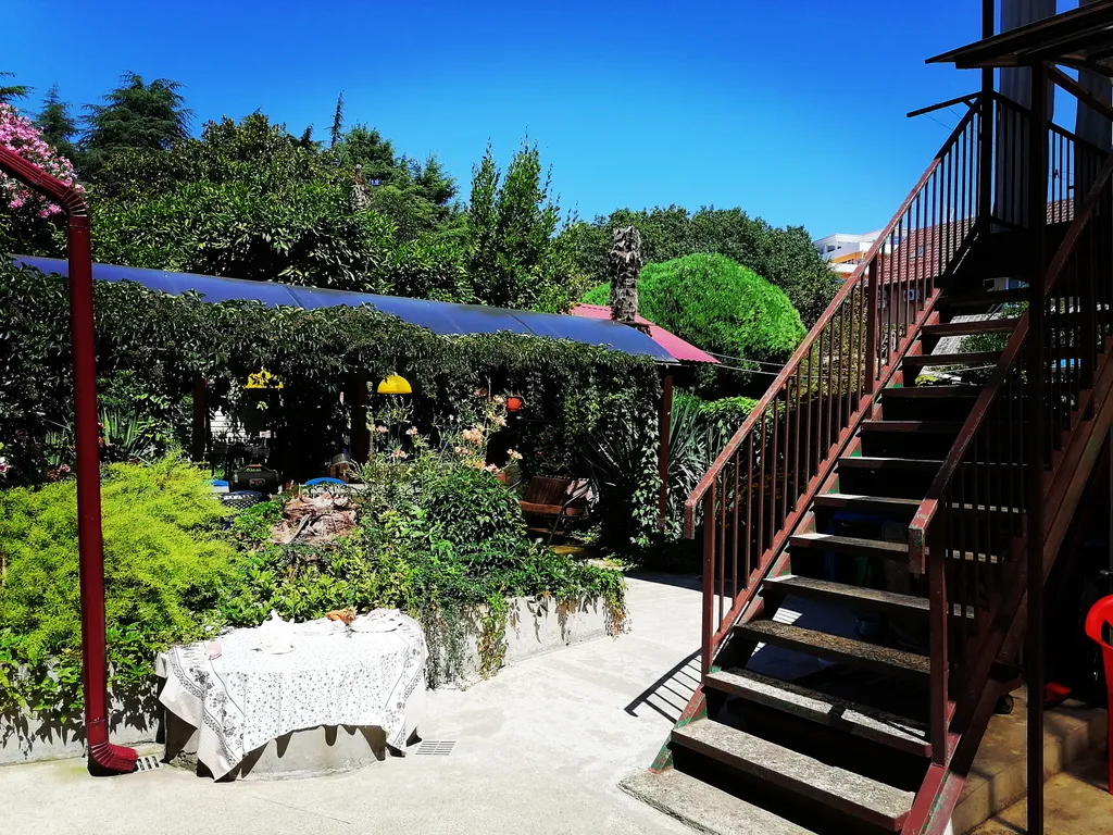 Квартира Уютная комната на территории частного дома в центре — Адлер