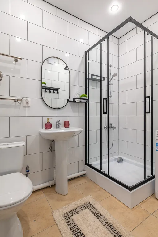 Не в отеле, а в квартире на Репина 77