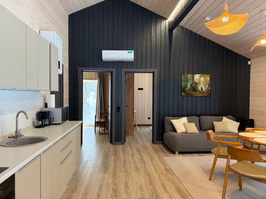 Просторный дом для компании с камином, сауной и общей зоной