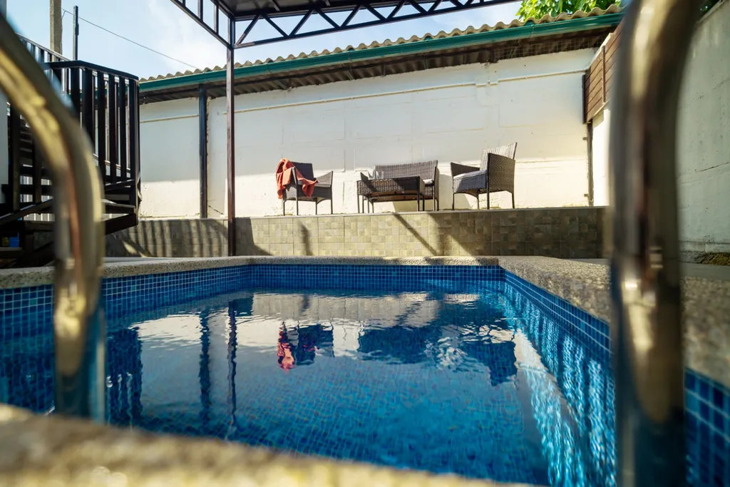 Коттедж 1-комнатный Дом — Кучугуры