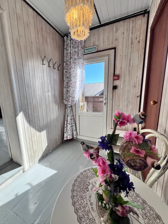 Уютный дом у реки с мангалом