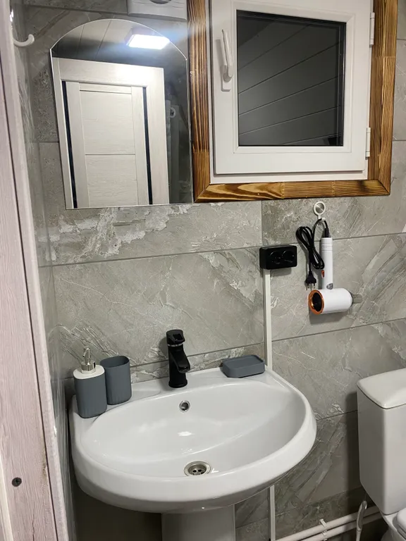 Афрейм на опушке леса с бассейном