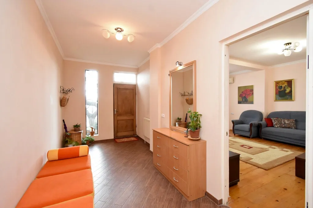 Апартаменты с панорамным видом центра Еревана и горы Арарат