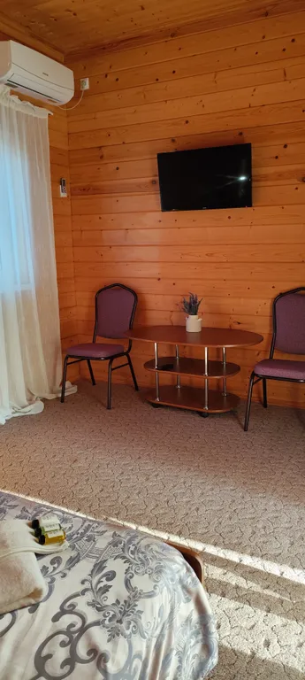 Номера оббиты сибирским кедром, 3 минуты до моря, закрытая парковка