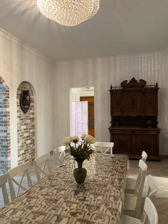 Дом "Вромса" на Хлебной - новый, брутальный, спокойный, комфортный.