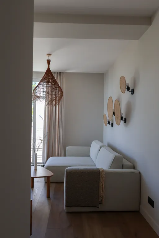 Светлый коттедж с видом на море