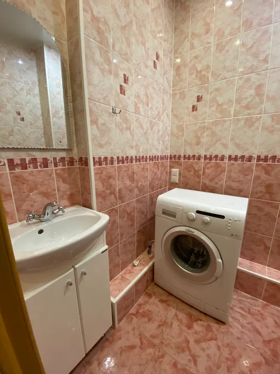 Просторная 3-комнатная квартира в центре. Новый ЖК. Установлен БОЙЛЕР.