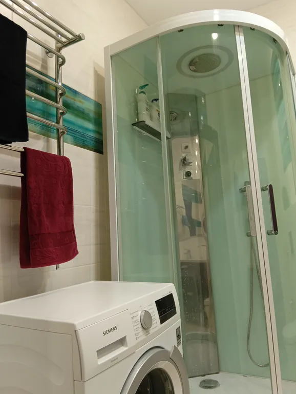 Видовая квартира с дизайнерским ремонтом у Дворца игровых видов спорта