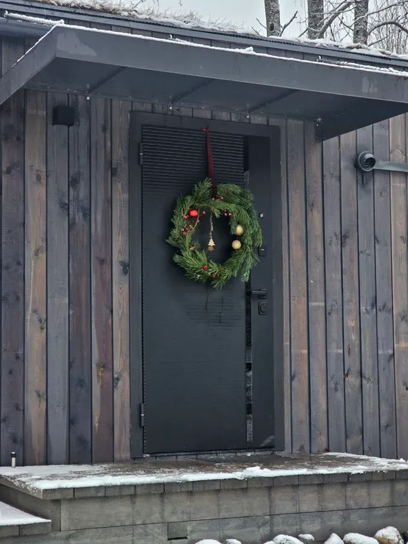 Коттедж Вилла Kaksi с видом на озеро и каменной зоной барбекю — Приозерск