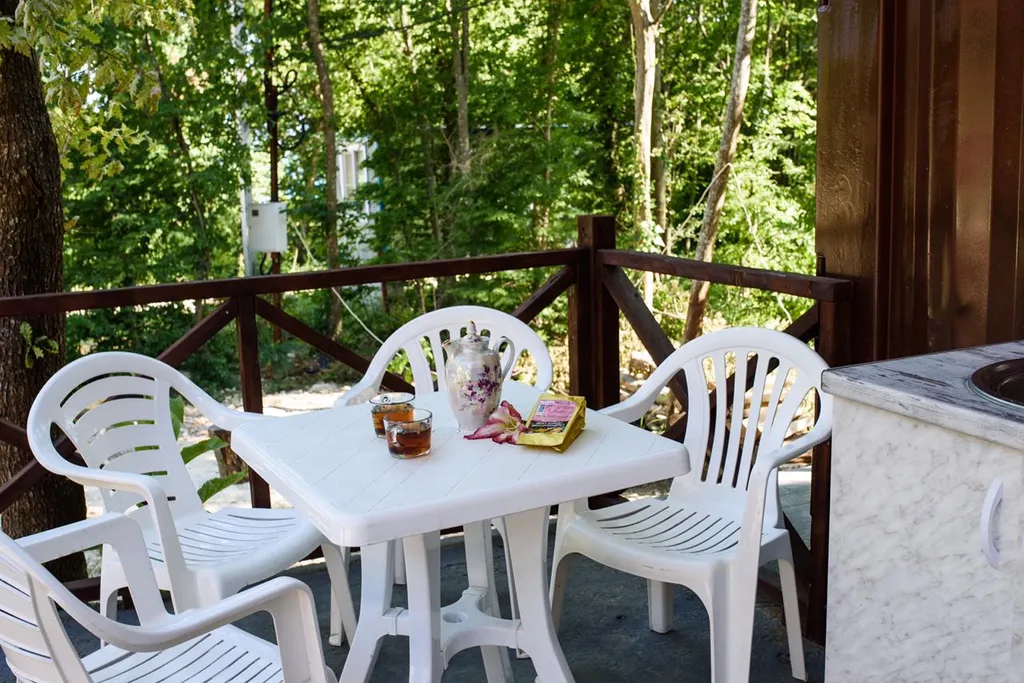 Коттедж рядом с бассейном на 4-8 человек