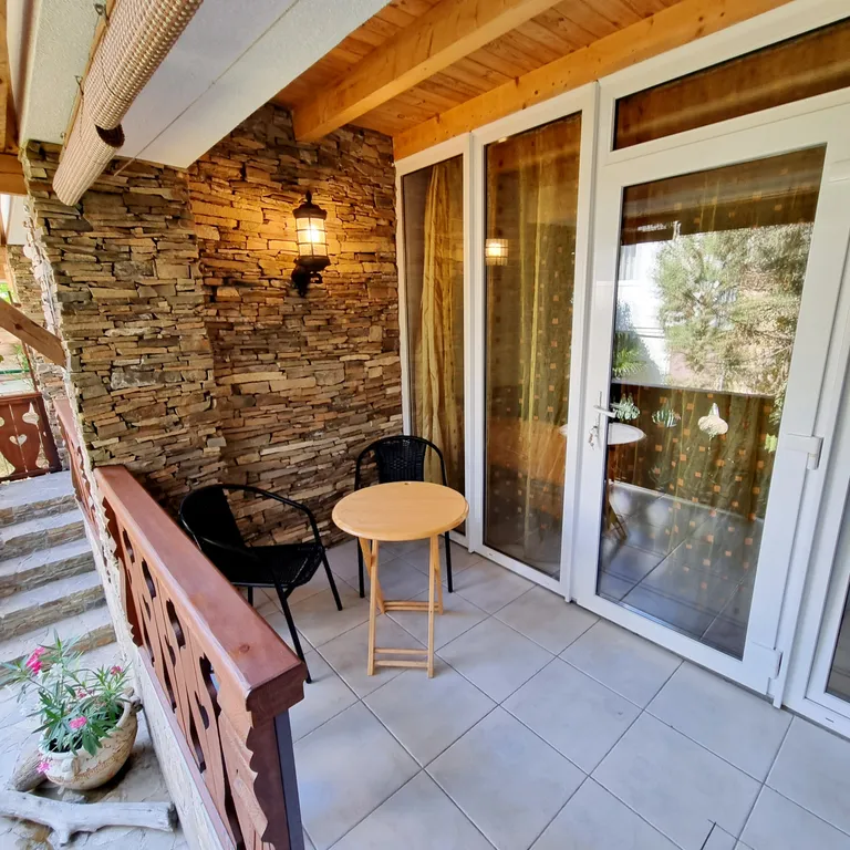 Номер-студио с видом на сад