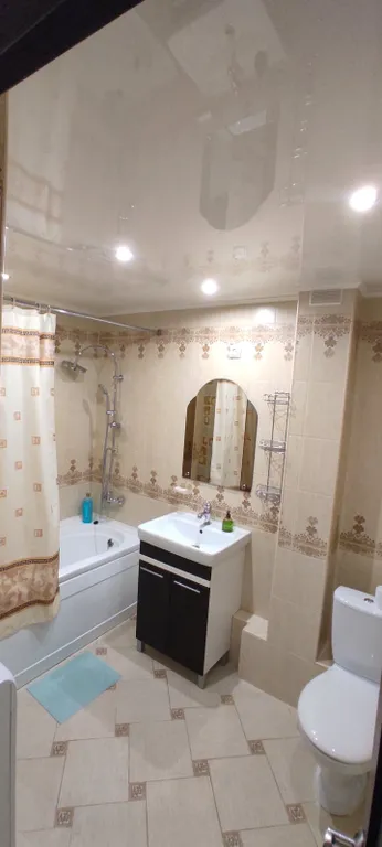 Светлая квартира у мать и дитя, кристалл