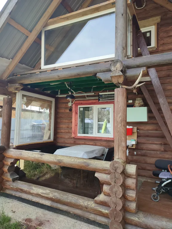 Дом с баней в лесу возле храма и озера