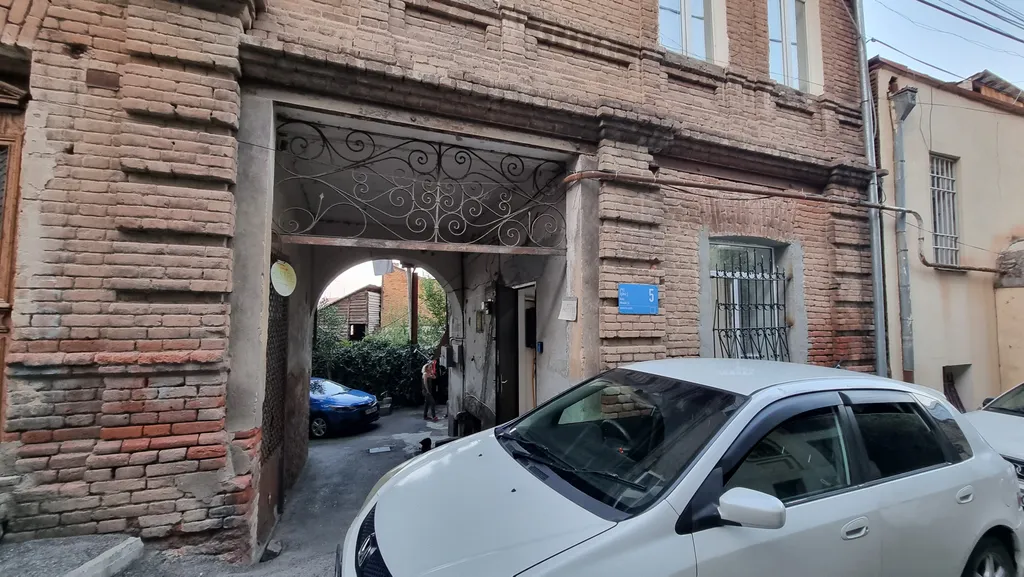 Уютная студия прямо в центре города Elis Apartment