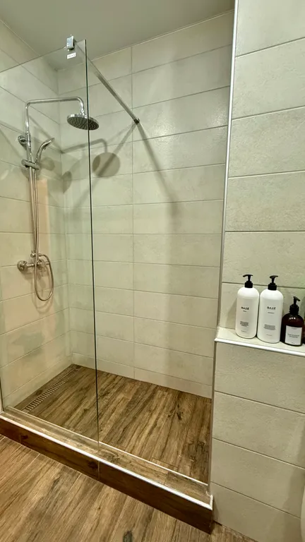 Просторный апартамент с видом на комсомольский парк рядом с озером