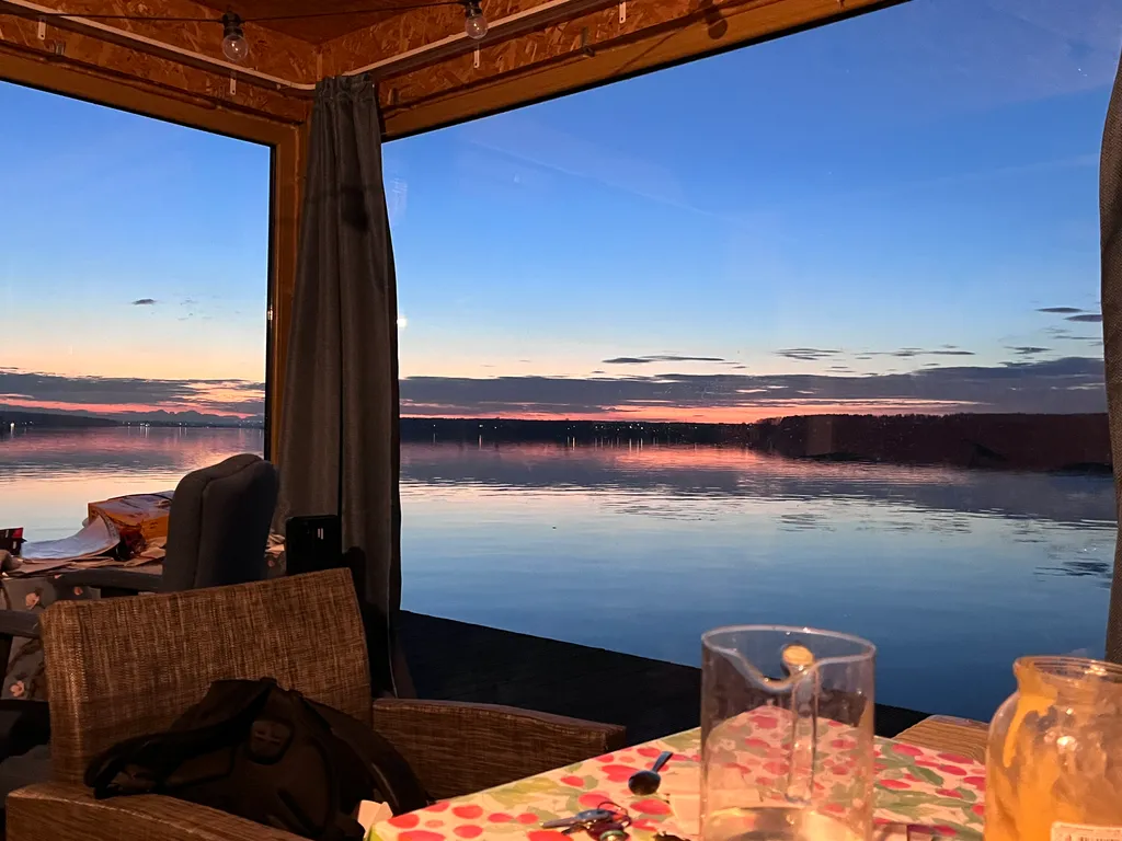 Коттедж Дом на воде с шикарным видом на большую воду и нереальные закаты — Подрезово