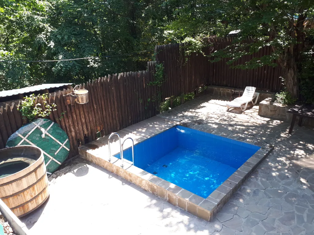 Коттеджи на озере